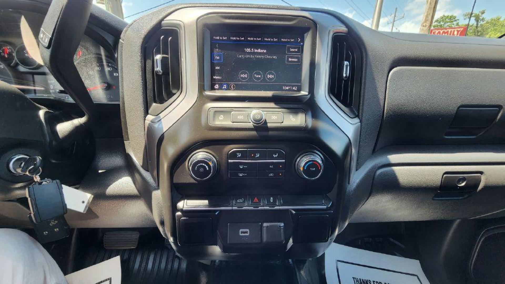 2019 BLUE CHEVROLET SILVERADO 1500 (3GCNYAEH9KG) with an 4.3L engine, Automatic transmission, located at 101 S. Halleck St., DeMotte, 46310, (219) 987-2922, 41.202343, -87.198189- Photo#11
