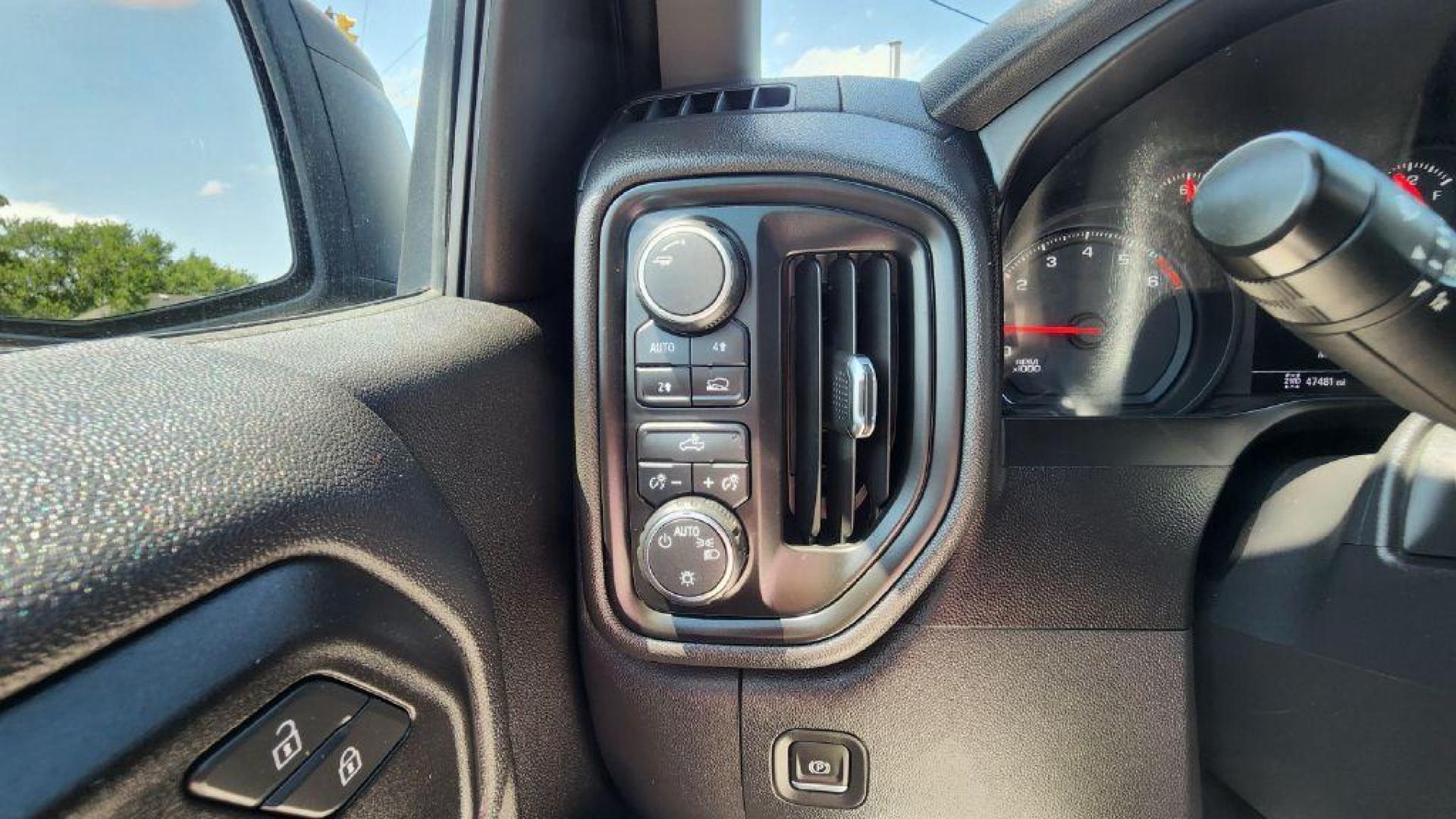 2019 BLUE CHEVROLET SILVERADO 1500 (3GCNYAEH9KG) with an 4.3L engine, Automatic transmission, located at 101 S. Halleck St., DeMotte, 46310, (219) 987-2922, 41.202343, -87.198189- Photo#14