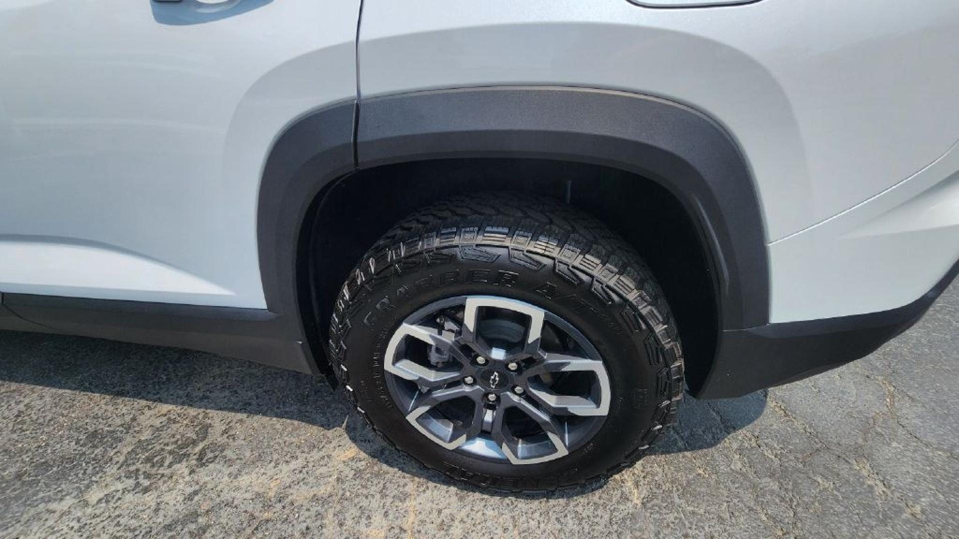 2026 WHITE CHEVROLET EQUINOX ACTIV (3GNAXSEG7TL) with an 1.5L engine, Automatic transmission, located at 101 S. Halleck St., DeMotte, 46310, (219) 987-2922, 41.202343, -87.198189- Photo#21