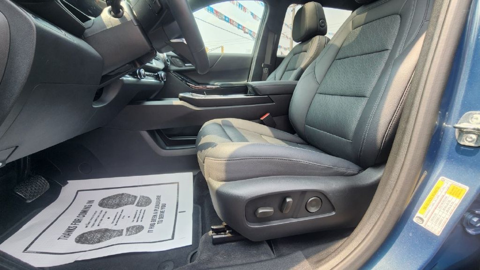 2025 BLUE CHEVROLET EQUINOX LT - AWD (3GNAXPEG2SL) with an 1.5L engine, Automatic transmission, located at 101 S. Halleck St., DeMotte, 46310, (219) 987-2922, 41.202343, -87.198189- Photo#4