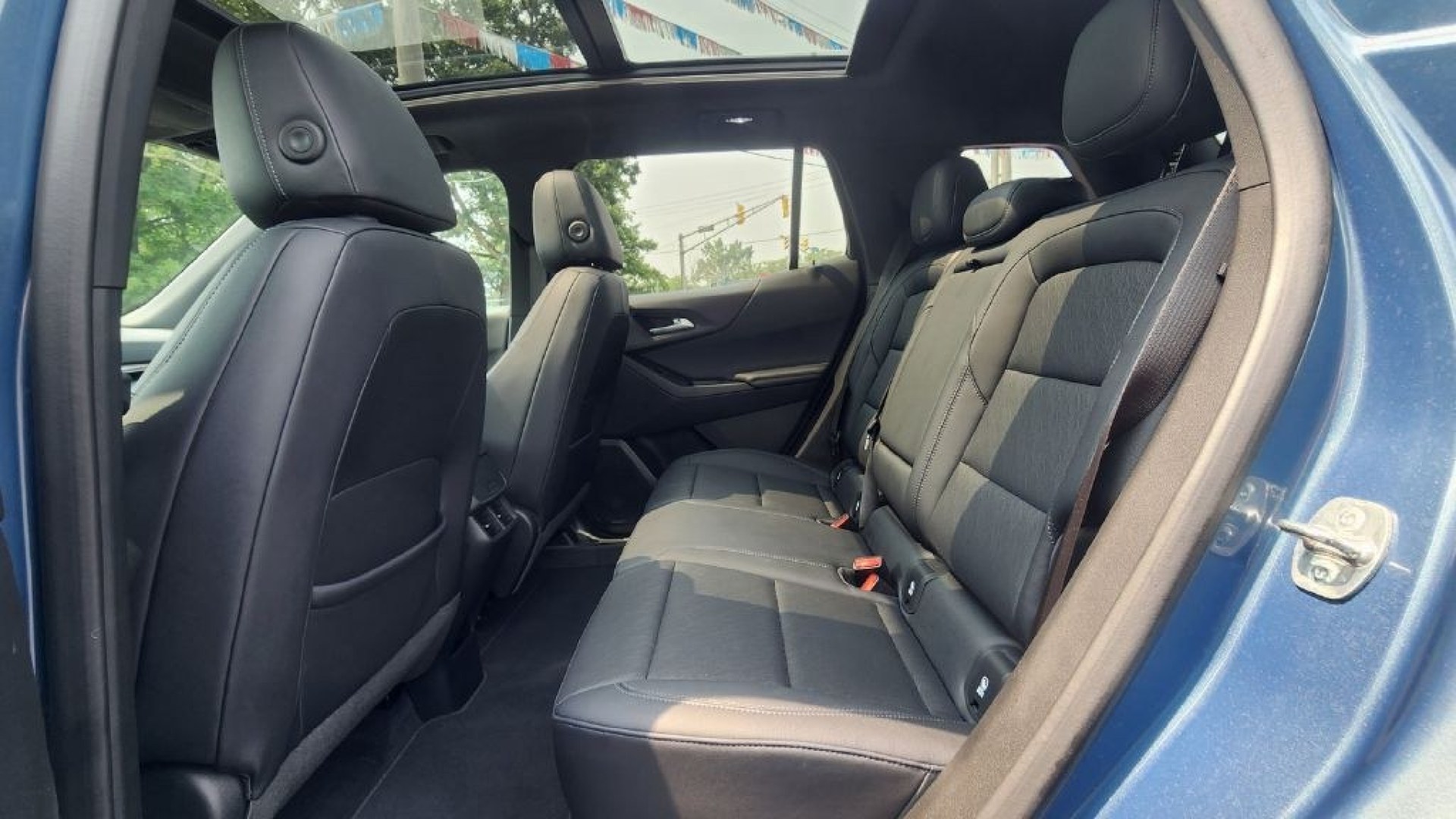 2025 BLUE CHEVROLET EQUINOX LT - AWD (3GNAXPEG2SL) with an 1.5L engine, Automatic transmission, located at 101 S. Halleck St., DeMotte, 46310, (219) 987-2922, 41.202343, -87.198189- Photo#5