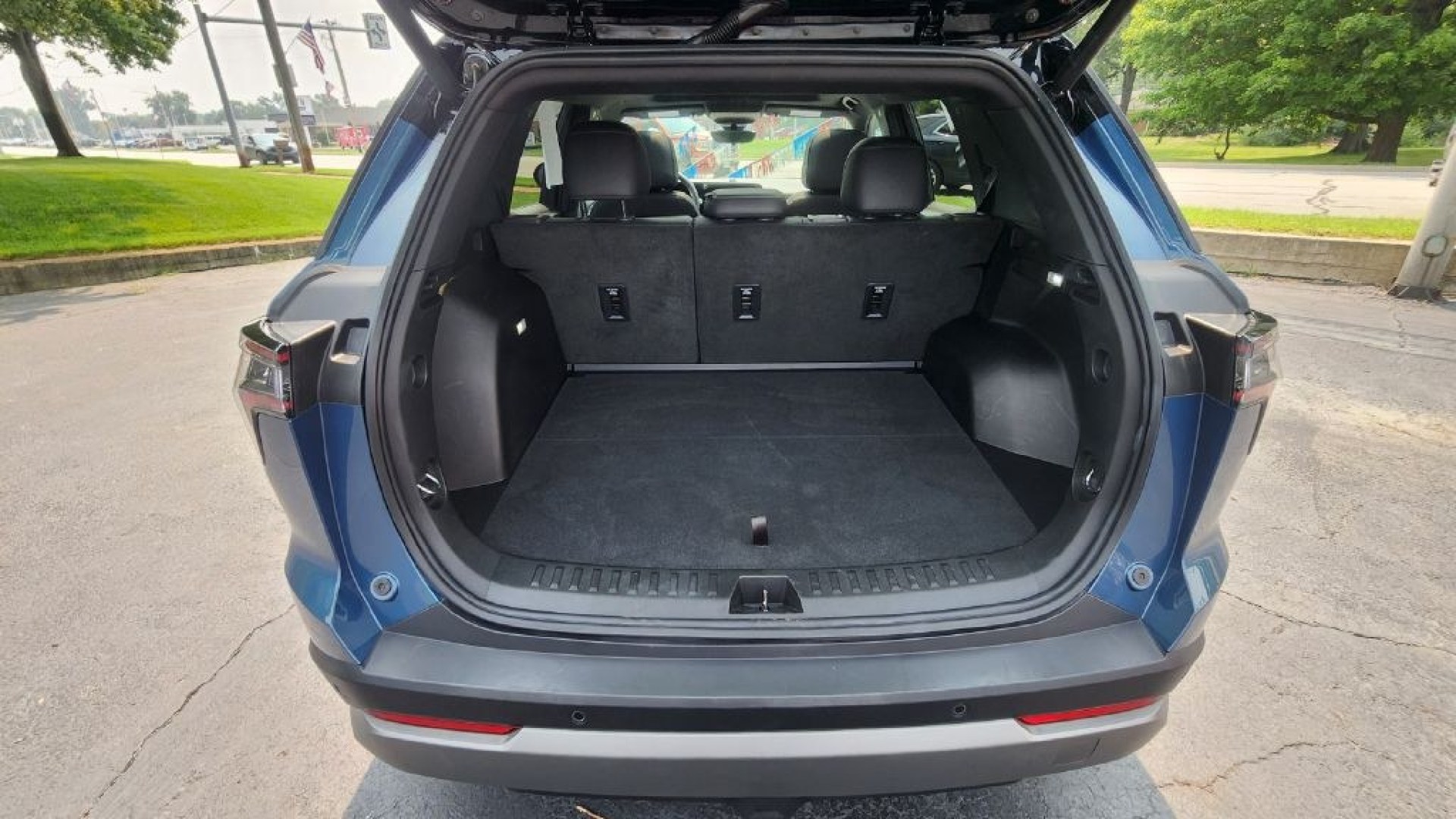 2025 BLUE CHEVROLET EQUINOX LT - AWD (3GNAXPEG2SL) with an 1.5L engine, Automatic transmission, located at 101 S. Halleck St., DeMotte, 46310, (219) 987-2922, 41.202343, -87.198189- Photo#19