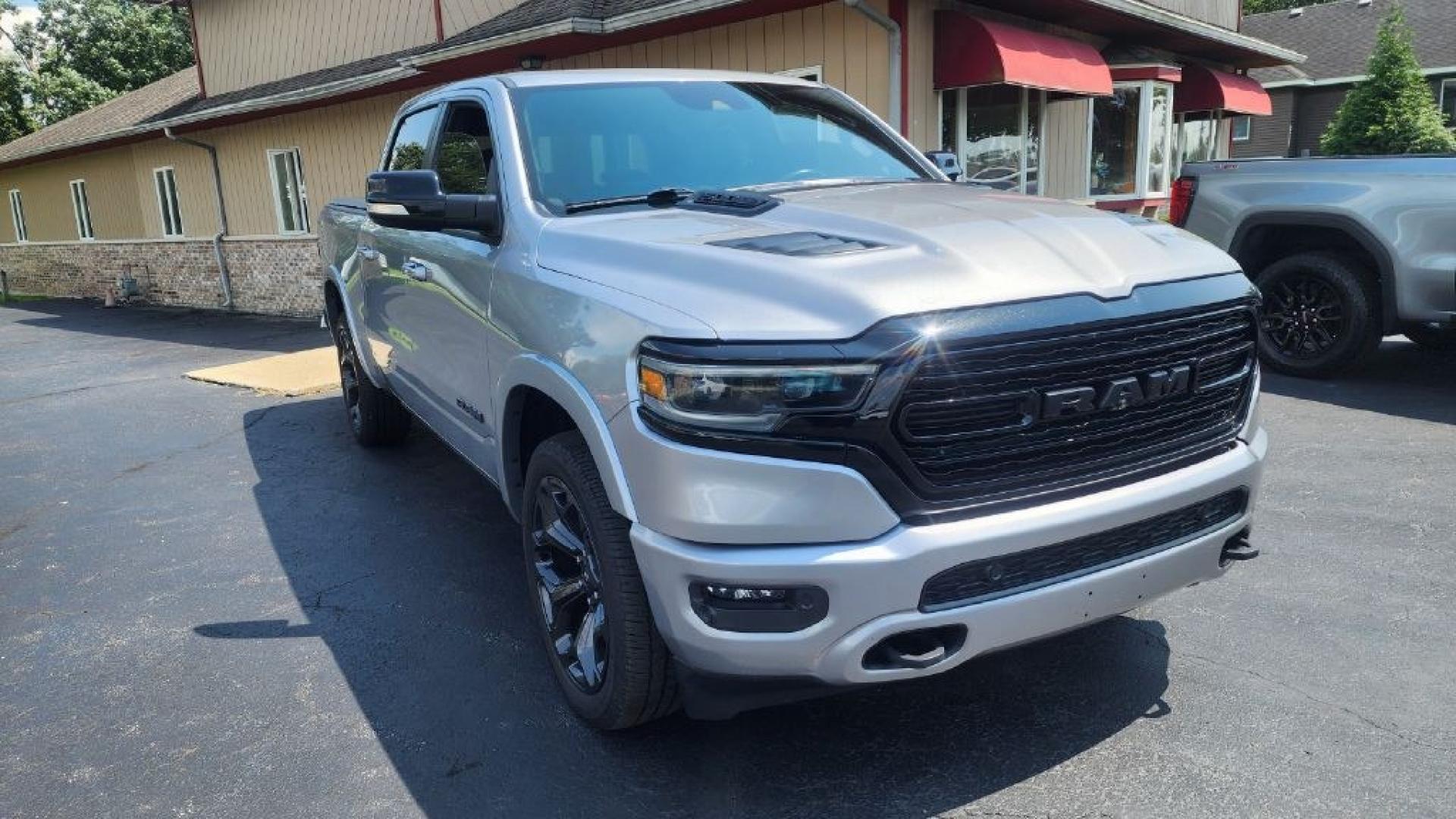 2022 SILVER RAM 1500 LIMITED (1C6SRFHT6NN) with an 5.7L engine, Automatic transmission, located at 101 S. Halleck St., DeMotte, 46310, (219) 987-2922, 41.202343, -87.198189- Photo#1
