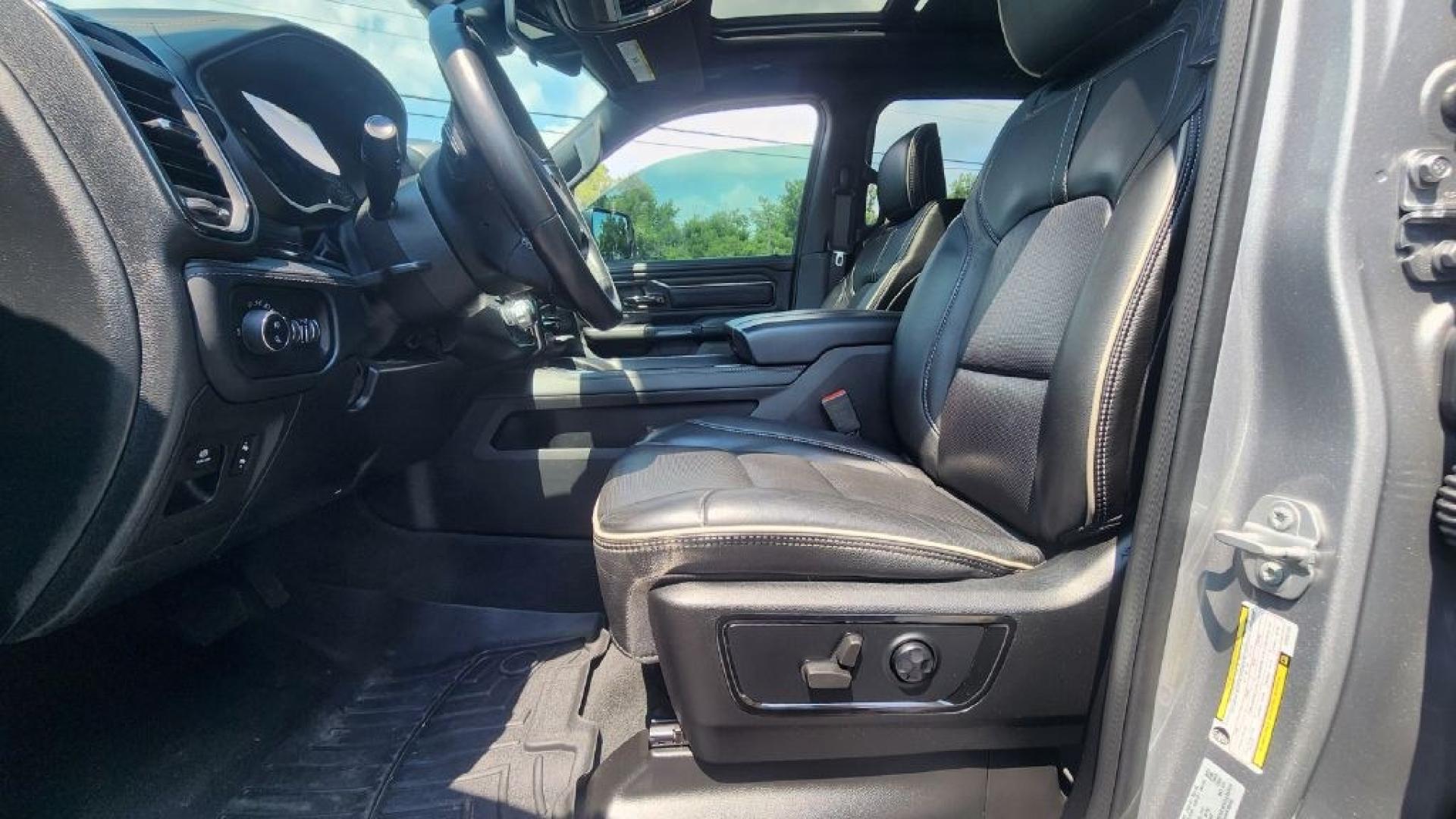 2022 SILVER RAM 1500 LIMITED (1C6SRFHT6NN) with an 5.7L engine, Automatic transmission, located at 101 S. Halleck St., DeMotte, 46310, (219) 987-2922, 41.202343, -87.198189- Photo#4