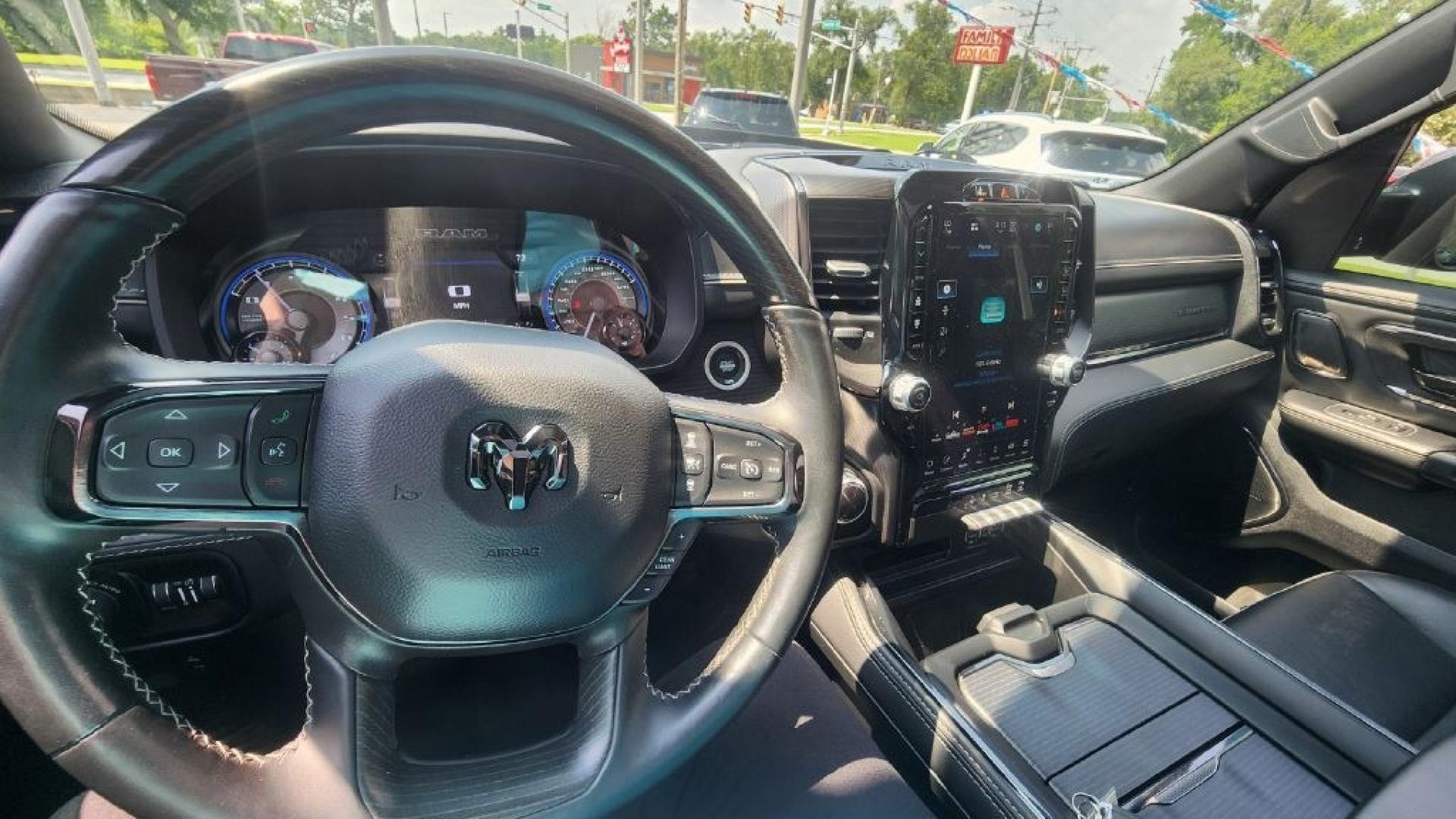 2022 SILVER RAM 1500 LIMITED (1C6SRFHT6NN) with an 5.7L engine, Automatic transmission, located at 101 S. Halleck St., DeMotte, 46310, (219) 987-2922, 41.202343, -87.198189- Photo#5