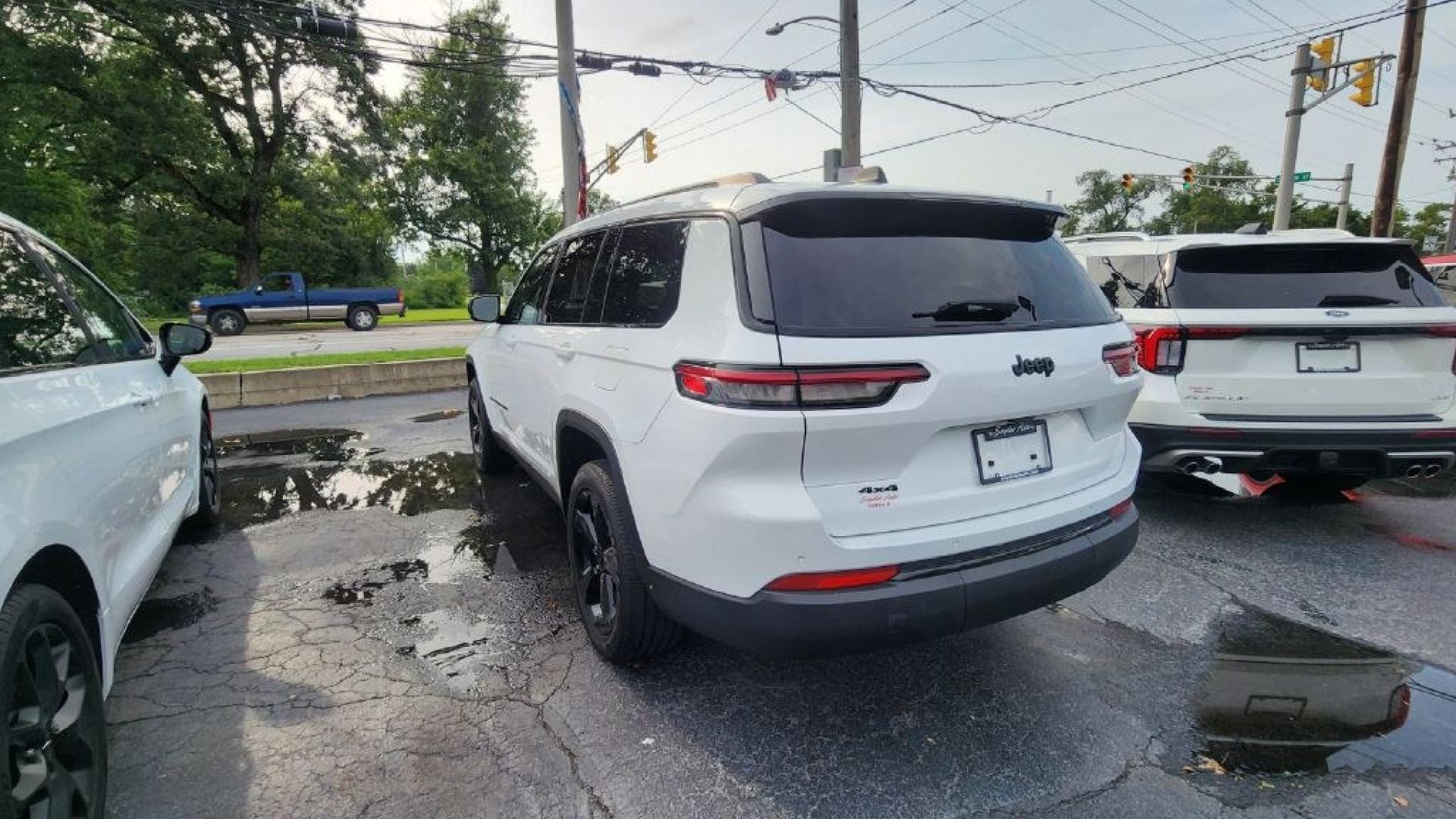2023 WHITE JEEP GRAND CHEROKEE L LAREDO (1C4RJKAG1P8) with an 3.6L engine, Automatic transmission, located at 101 S. Halleck St., DeMotte, 46310, (219) 987-2922, 41.202343, -87.198189- Photo#3