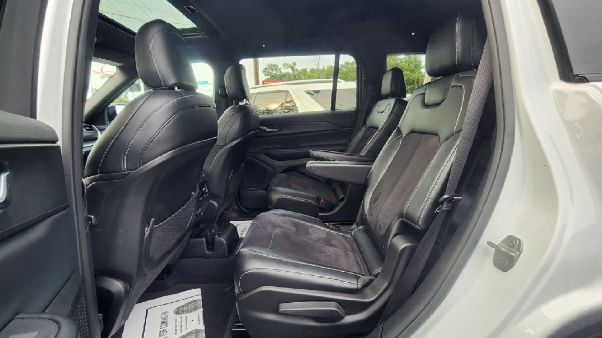 2023 WHITE JEEP GRAND CHEROKEE L LAREDO (1C4RJKAG1P8) with an 3.6L engine, Automatic transmission, located at 101 S. Halleck St., DeMotte, 46310, (219) 987-2922, 41.202343, -87.198189- Photo#5