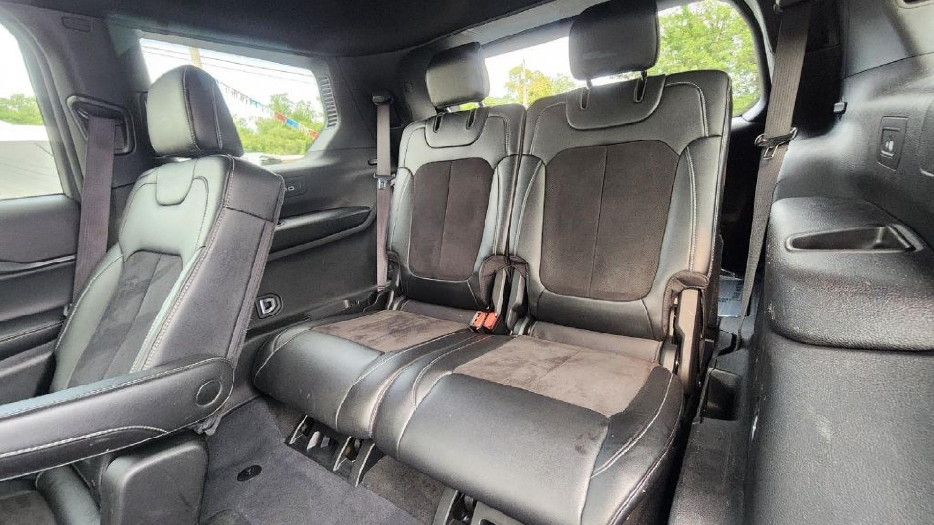 2023 WHITE JEEP GRAND CHEROKEE L LAREDO (1C4RJKAG1P8) with an 3.6L engine, Automatic transmission, located at 101 S. Halleck St., DeMotte, 46310, (219) 987-2922, 41.202343, -87.198189- Photo#6