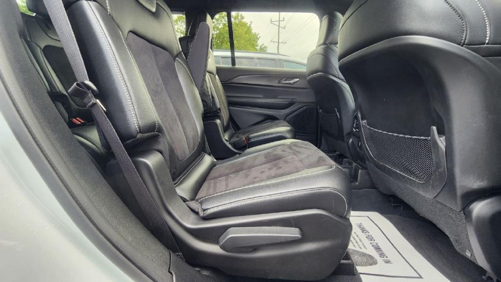 2023 WHITE JEEP GRAND CHEROKEE L LAREDO (1C4RJKAG1P8) with an 3.6L engine, Automatic transmission, located at 101 S. Halleck St., DeMotte, 46310, (219) 987-2922, 41.202343, -87.198189- Photo#8