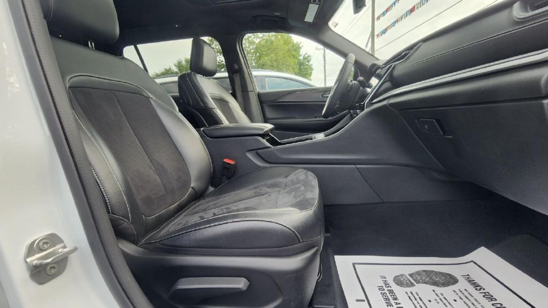 2023 WHITE JEEP GRAND CHEROKEE L LAREDO (1C4RJKAG1P8) with an 3.6L engine, Automatic transmission, located at 101 S. Halleck St., DeMotte, 46310, (219) 987-2922, 41.202343, -87.198189- Photo#9