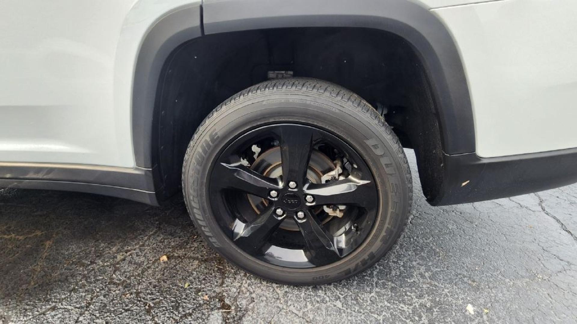 2023 WHITE JEEP GRAND CHEROKEE L LAREDO (1C4RJKAG1P8) with an 3.6L engine, Automatic transmission, located at 101 S. Halleck St., DeMotte, 46310, (219) 987-2922, 41.202343, -87.198189- Photo#23