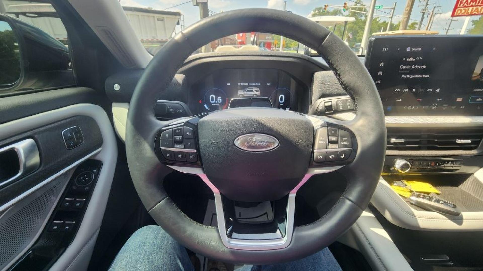 2025 WHITE FORD EXPLORER PLATINUM (1FMWK8HC7SG) with an 3.0L engine, Automatic transmission, located at 101 S. Halleck St., DeMotte, 46310, (219) 987-2922, 41.202343, -87.198189- Photo#13