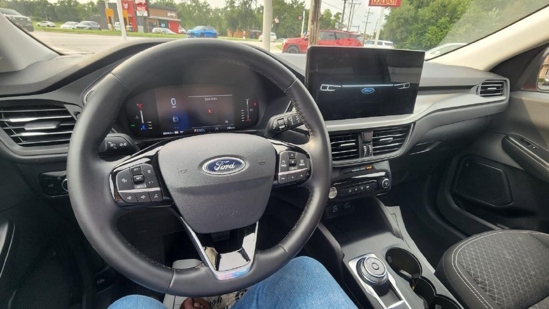 2024 RED FORD ESCAPE ACTIVE (1FMCU9GNXRU) with an 1.5L engine, Automatic transmission, located at 101 S. Halleck St., DeMotte, 46310, (219) 987-2922, 41.202343, -87.198189- Photo#8