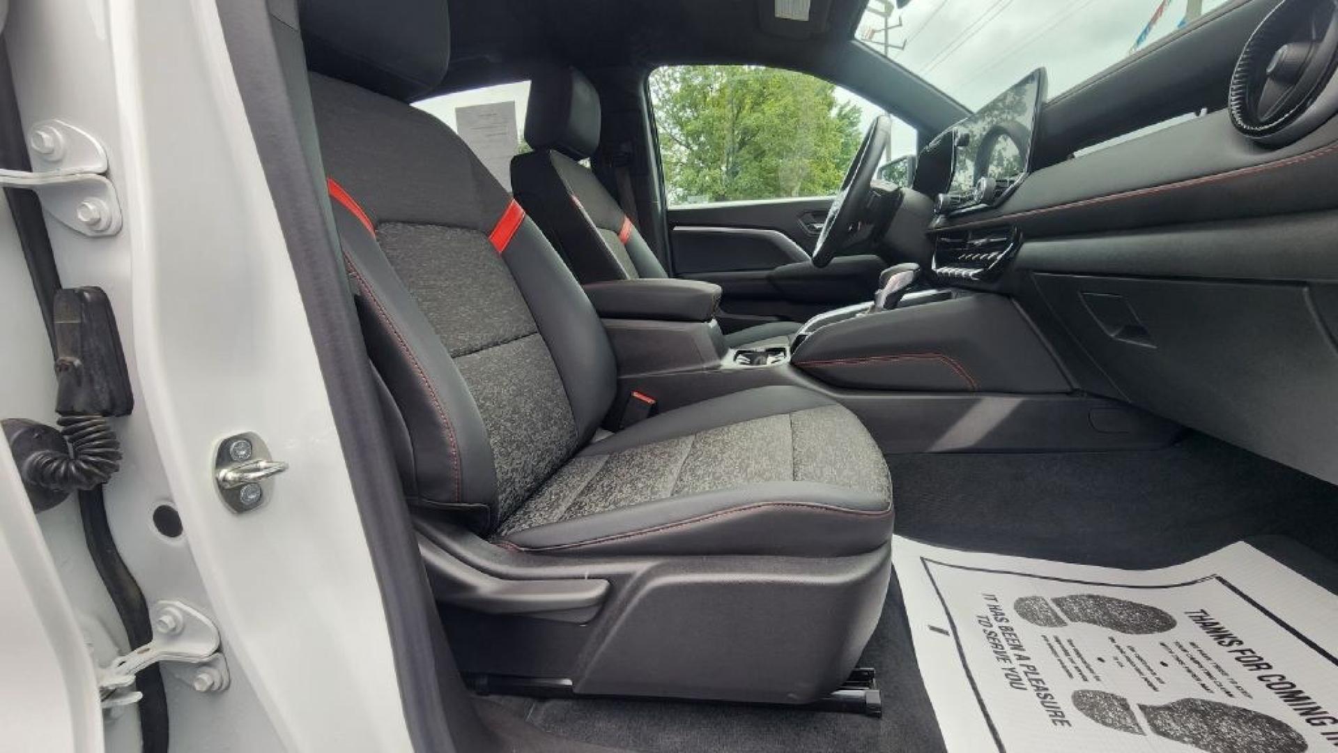 2023 WHITE CHEVROLET COLORADO Z71 (1GCPTDEKXP1) with an 2.7L engine, Automatic transmission, located at 101 S. Halleck St., DeMotte, 46310, (219) 987-2922, 41.202343, -87.198189- Photo#7
