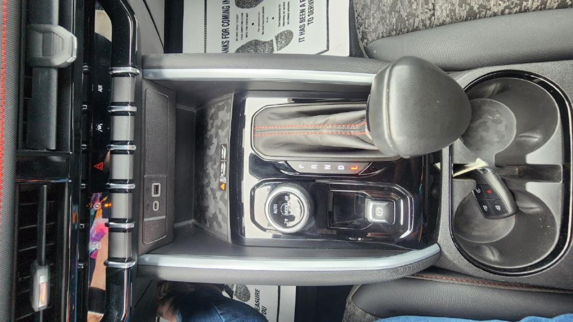 2023 WHITE CHEVROLET COLORADO Z71 (1GCPTDEKXP1) with an 2.7L engine, Automatic transmission, located at 101 S. Halleck St., DeMotte, 46310, (219) 987-2922, 41.202343, -87.198189- Photo#15