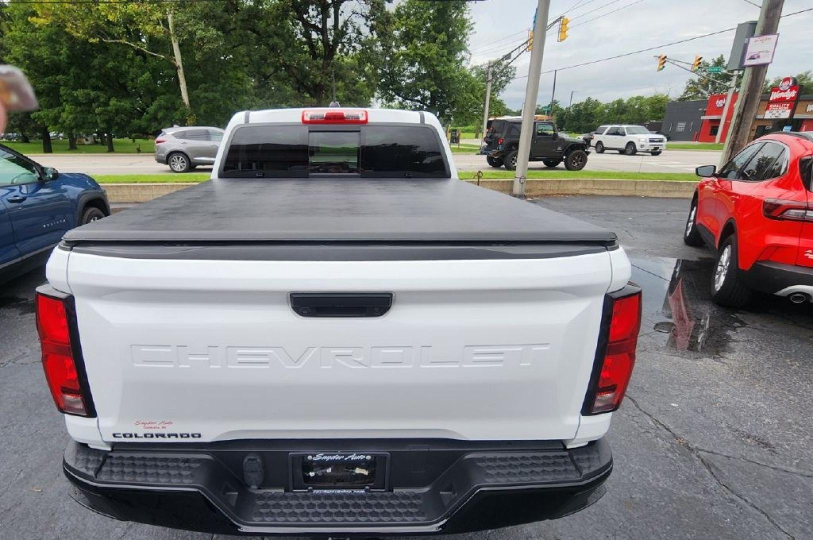 2023 WHITE CHEVROLET COLORADO Z71 (1GCPTDEKXP1) with an 2.7L engine, Automatic transmission, located at 101 S. Halleck St., DeMotte, 46310, (219) 987-2922, 41.202343, -87.198189- Photo#19