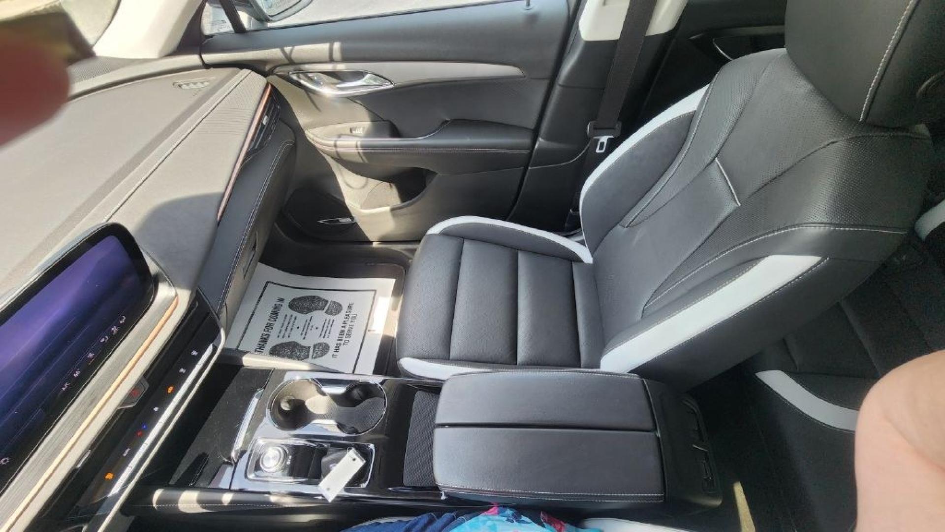 2025 BUICK ENVISION SPORT TOURING (LRBFZLE43SD) with an 2.0L engine, Automatic transmission, located at 101 S. Halleck St., DeMotte, 46310, (219) 987-2922, 41.202343, -87.198189- Photo#9