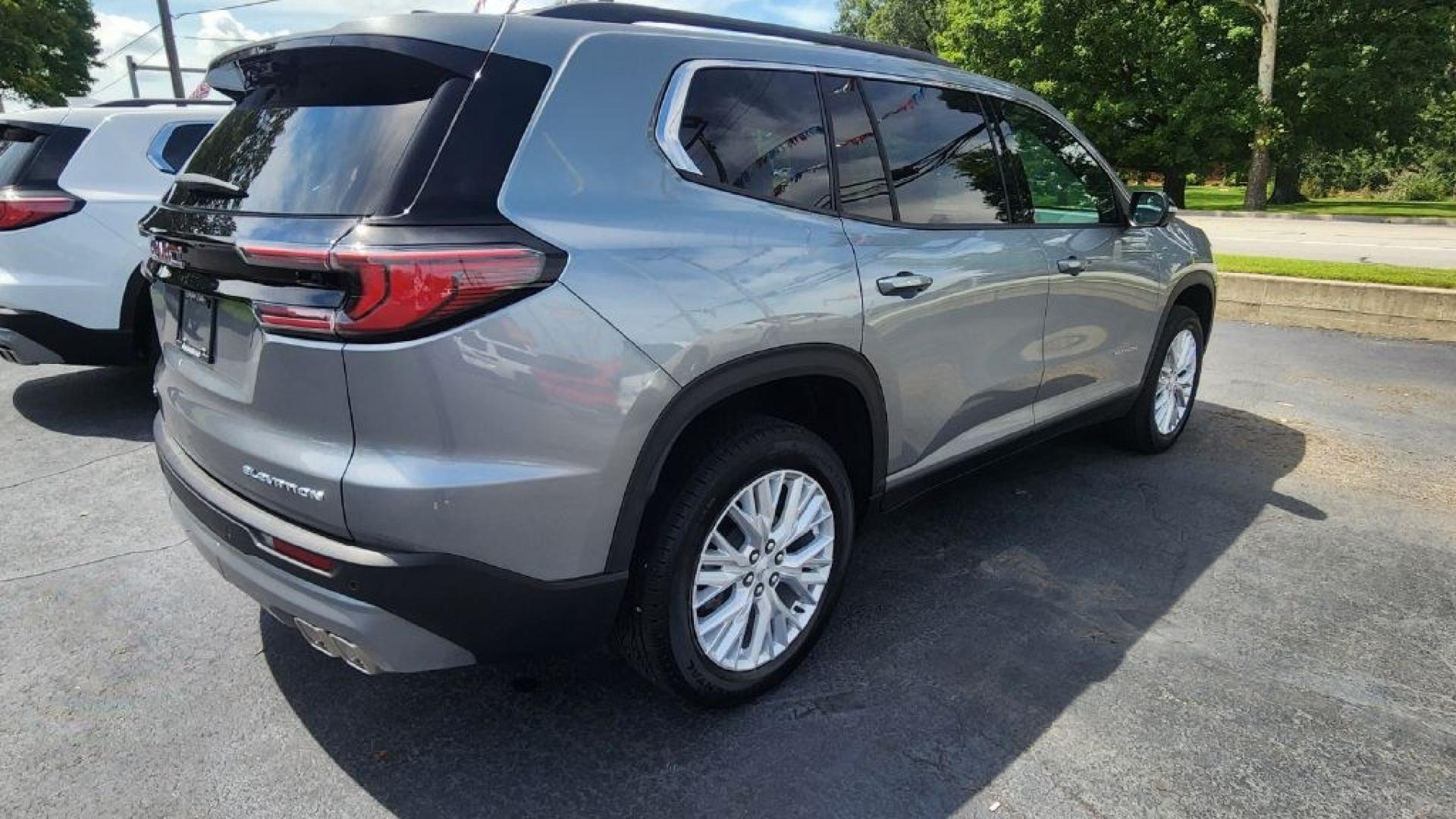 2026 SILVER GMC ACADIA ELEVATION (1GKENKKS8TJ) with an 2.5L engine, Automatic transmission, located at 101 S. Halleck St., DeMotte, 46310, (219) 987-2922, 41.202343, -87.198189- Photo#2