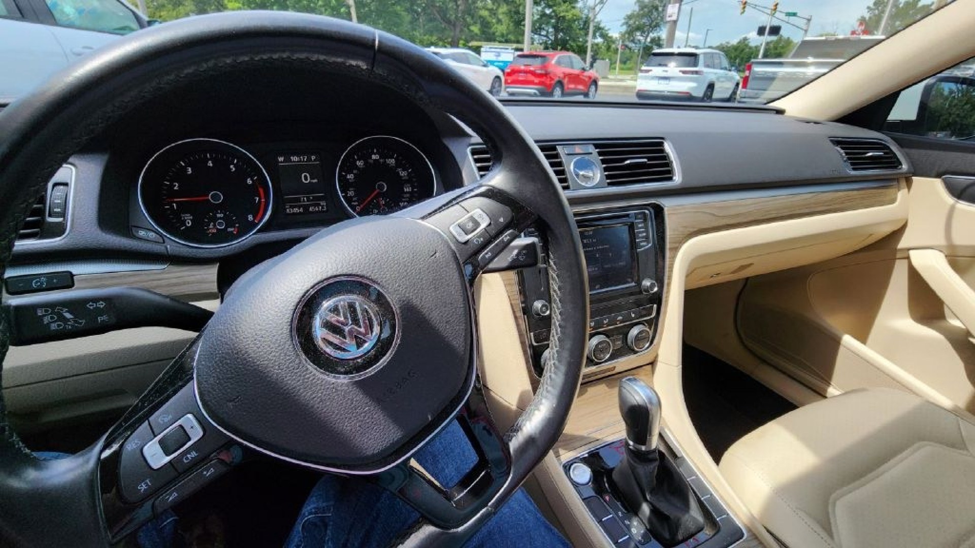 2017 WHITE VOLKSWAGEN PASSAT SE (1VWBT7A31HC) with an 1.8L engine, Automatic transmission, located at 101 S. Halleck St., DeMotte, 46310, (219) 987-2922, 41.202343, -87.198189- Photo#8