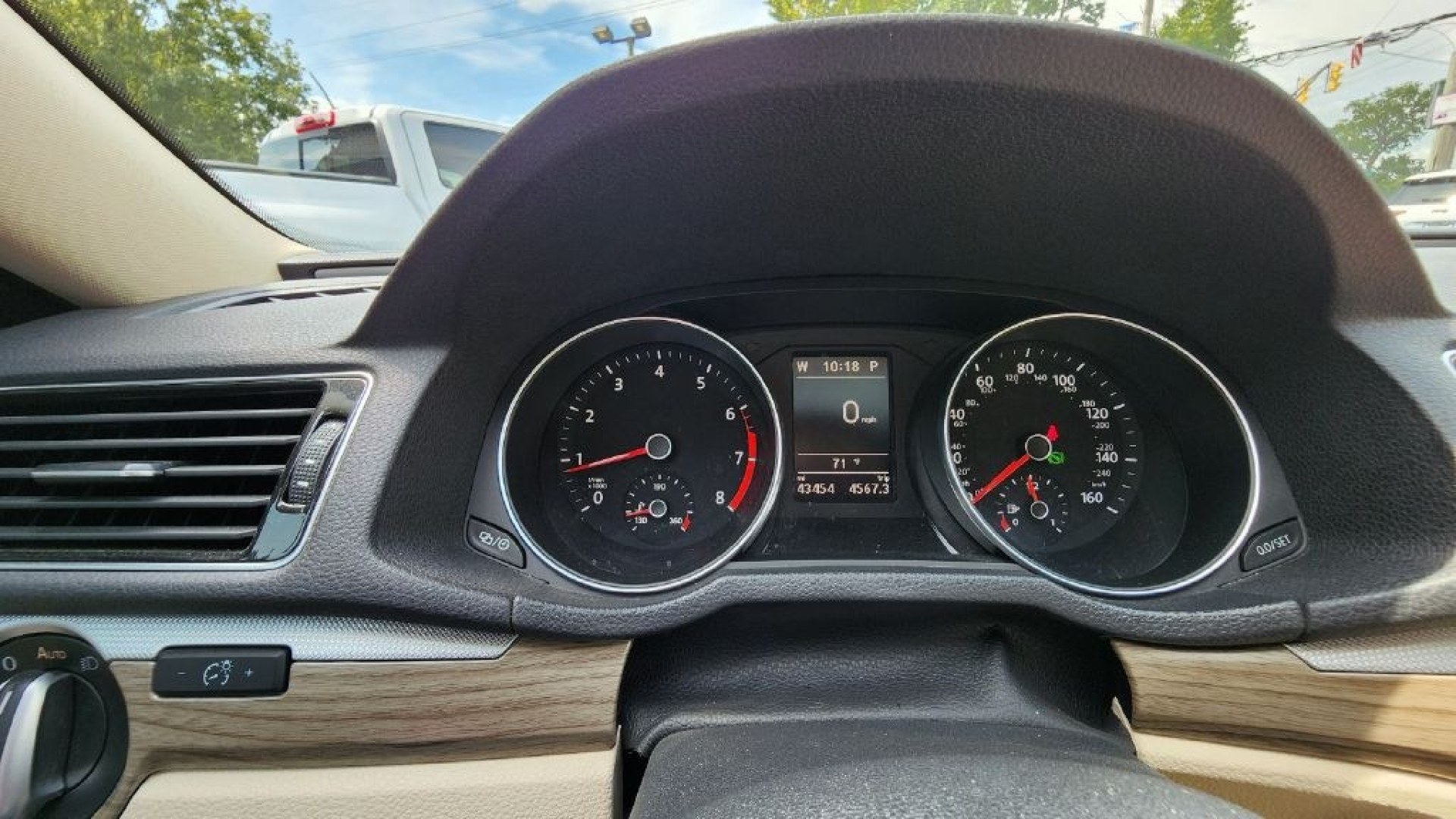 2017 WHITE VOLKSWAGEN PASSAT SE (1VWBT7A31HC) with an 1.8L engine, Automatic transmission, located at 101 S. Halleck St., DeMotte, 46310, (219) 987-2922, 41.202343, -87.198189- Photo#10