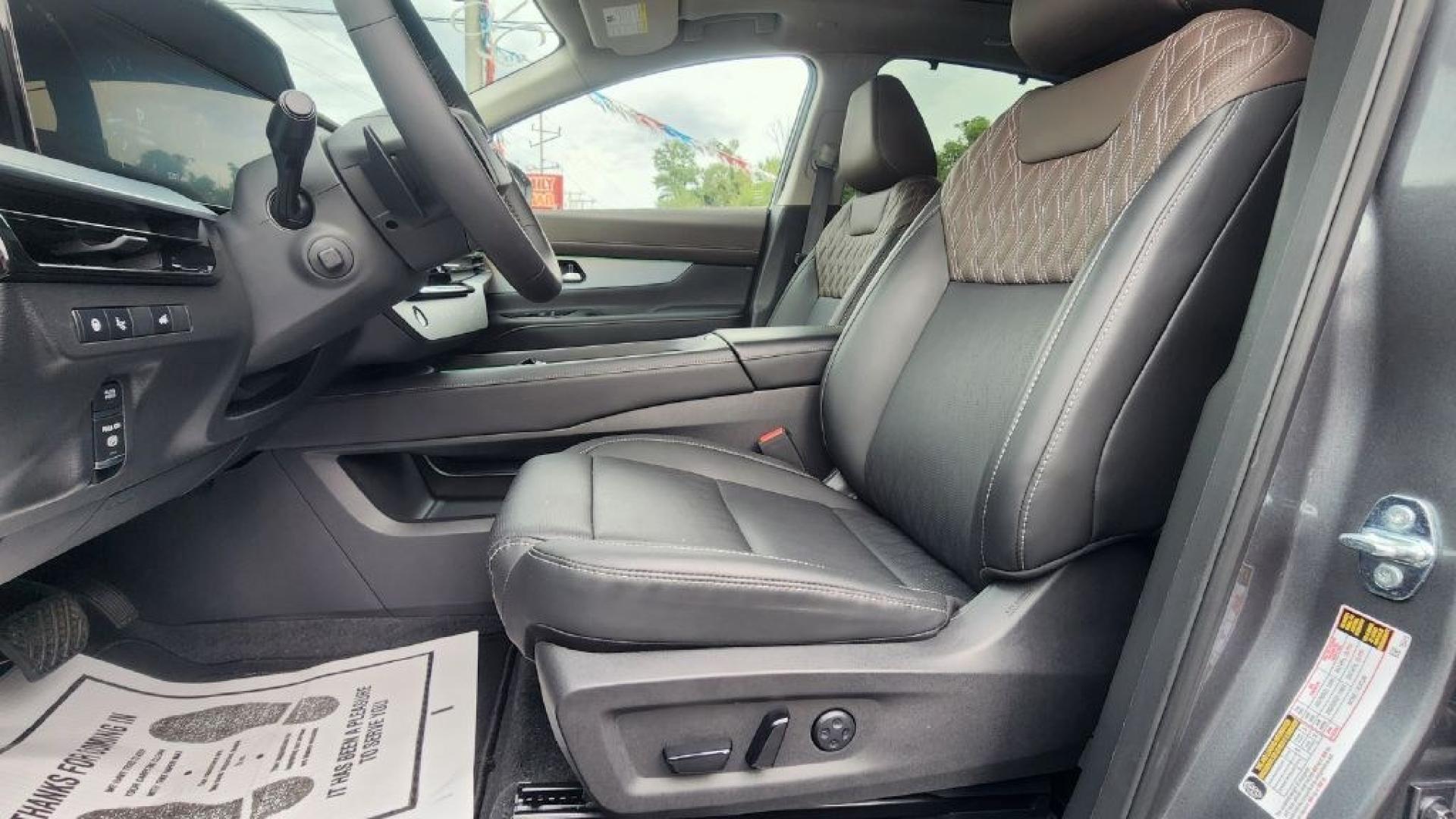 2026 GRAY NISSAN MURANO PLATINUM - AWD (5N1AZ3DS4TC) with an 2.0L engine, Automatic transmission, located at 101 S. Halleck St., DeMotte, 46310, (219) 987-2922, 41.202343, -87.198189- Photo#4