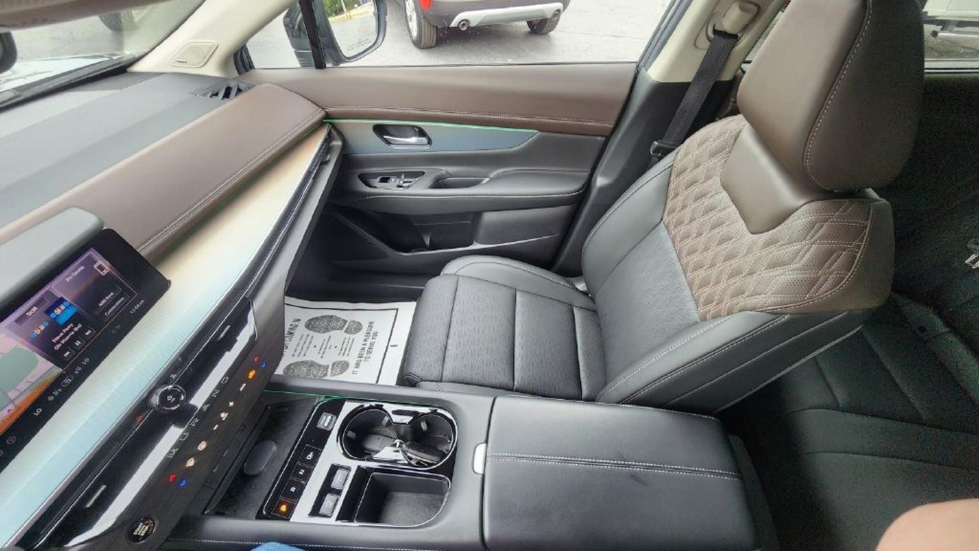 2026 GRAY NISSAN MURANO PLATINUM - AWD (5N1AZ3DS4TC) with an 2.0L engine, Automatic transmission, located at 101 S. Halleck St., DeMotte, 46310, (219) 987-2922, 41.202343, -87.198189- Photo#9