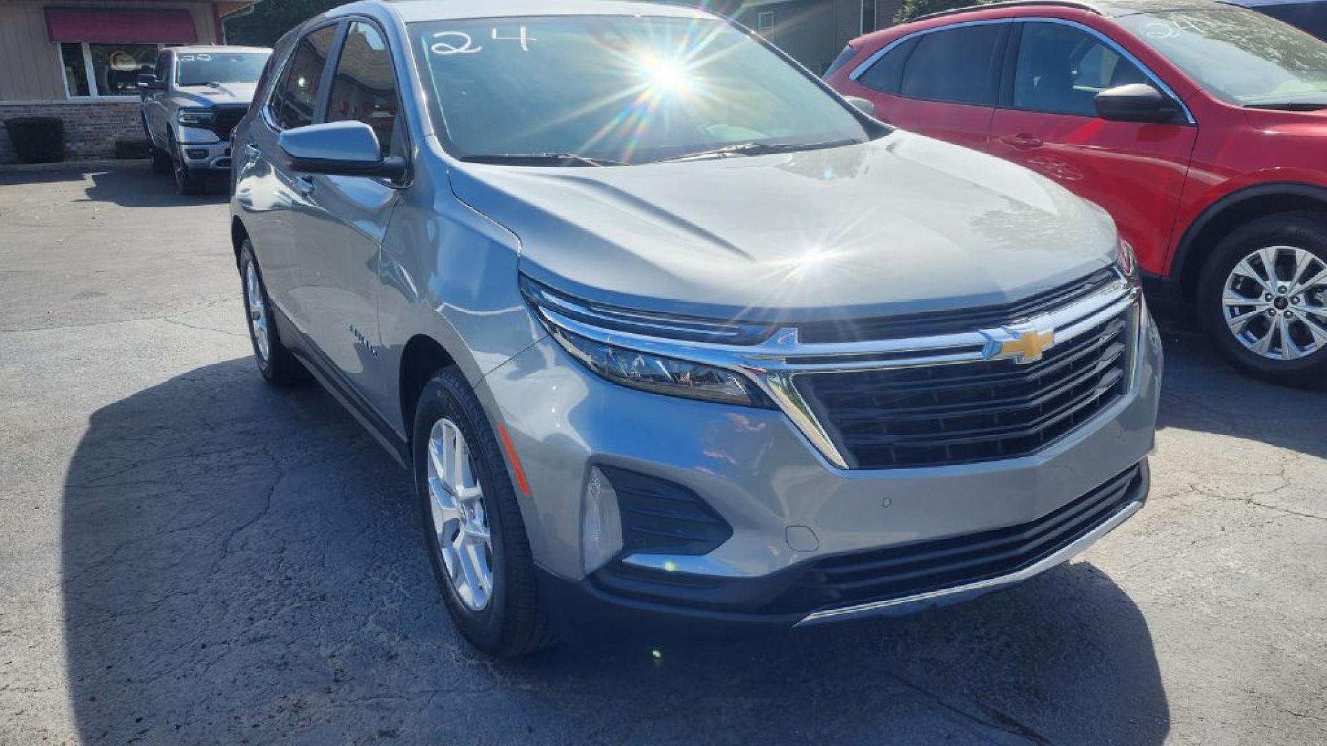 2024 GRAY CHEVROLET EQUINOX LT - FWD (3GNAXKEG6RS) with an 1.5L engine, Automatic transmission, located at 101 S. Halleck St., DeMotte, 46310, (219) 987-2922, 41.202343, -87.198189- Photo#1