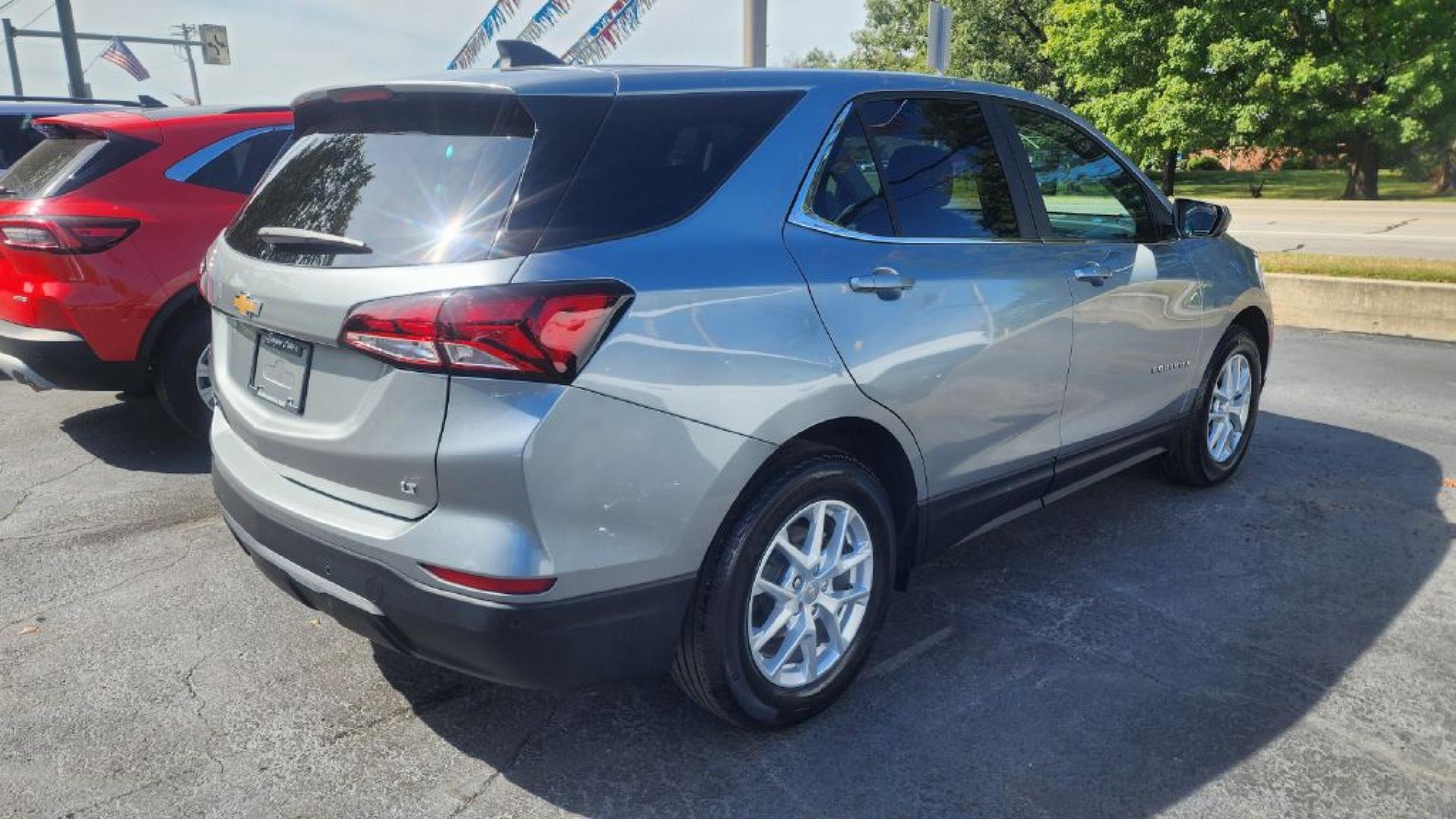 2024 GRAY CHEVROLET EQUINOX LT - FWD (3GNAXKEG6RS) with an 1.5L engine, Automatic transmission, located at 101 S. Halleck St., DeMotte, 46310, (219) 987-2922, 41.202343, -87.198189- Photo#2