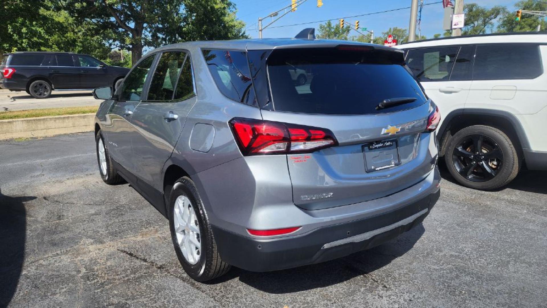 2024 GRAY CHEVROLET EQUINOX LT - FWD (3GNAXKEG6RS) with an 1.5L engine, Automatic transmission, located at 101 S. Halleck St., DeMotte, 46310, (219) 987-2922, 41.202343, -87.198189- Photo#3