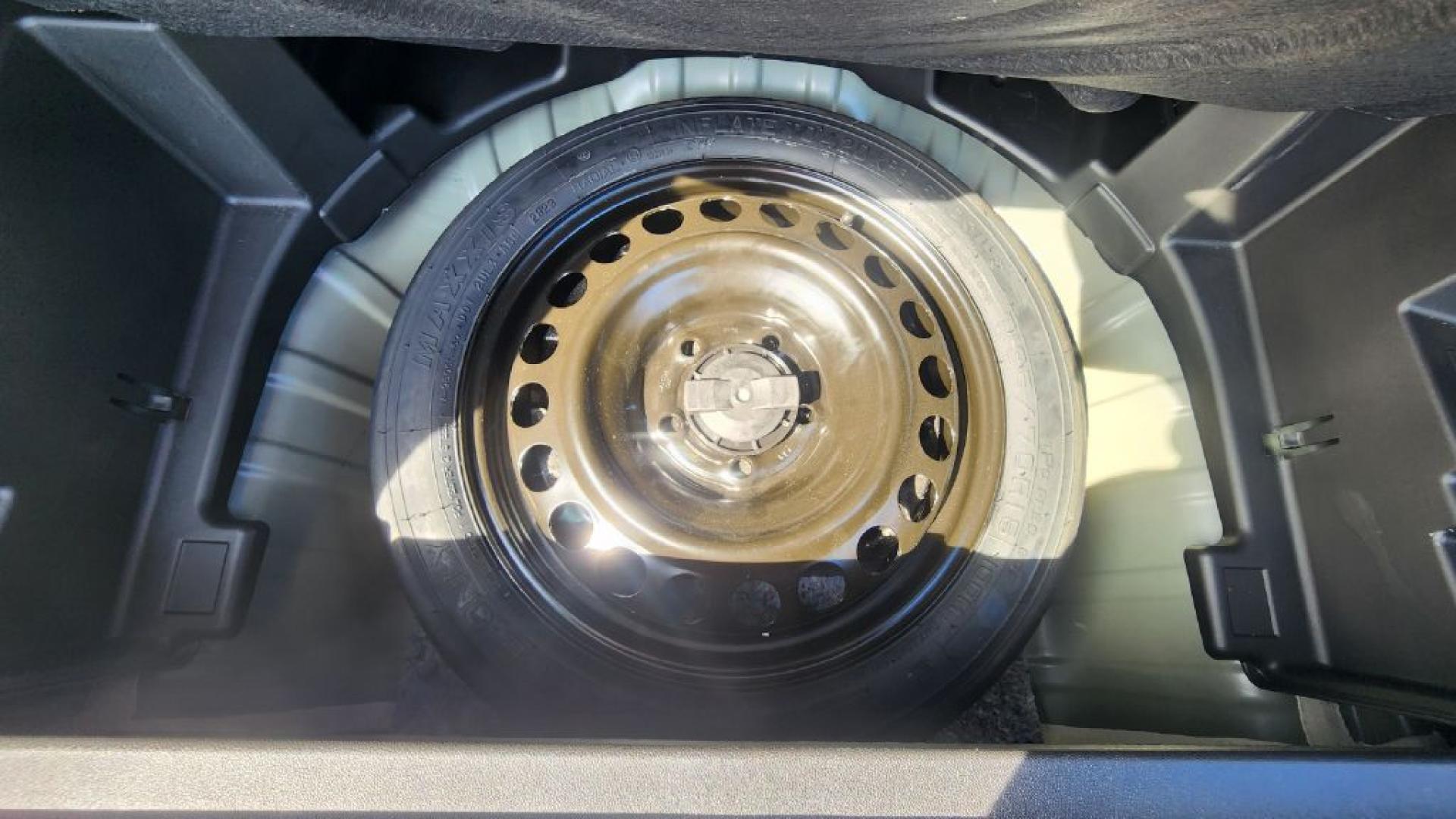 2024 GRAY CHEVROLET EQUINOX LT - FWD (3GNAXKEG6RS) with an 1.5L engine, Automatic transmission, located at 101 S. Halleck St., DeMotte, 46310, (219) 987-2922, 41.202343, -87.198189- Photo#17