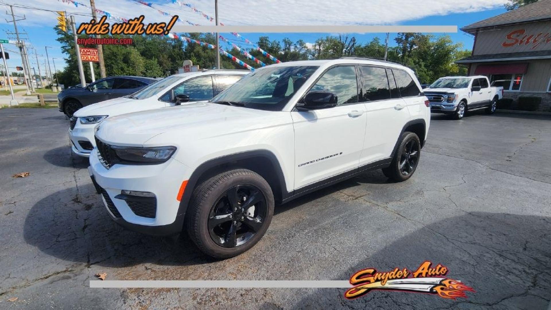 2024 WHITE JEEP GRAND CHEROKEE LIMITED - 4WD (1C4RJHBG0RC) with an 3.6L engine, Automatic transmission, located at 101 S. Halleck St., DeMotte, 46310, (219) 987-2922, 41.202343, -87.198189- Photo#0
