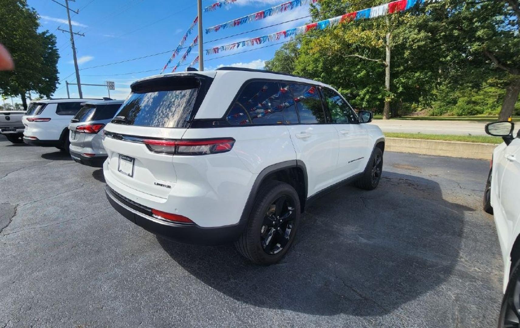 2024 WHITE JEEP GRAND CHEROKEE LIMITED - 4WD (1C4RJHBG0RC) with an 3.6L engine, Automatic transmission, located at 101 S. Halleck St., DeMotte, 46310, (219) 987-2922, 41.202343, -87.198189- Photo#2