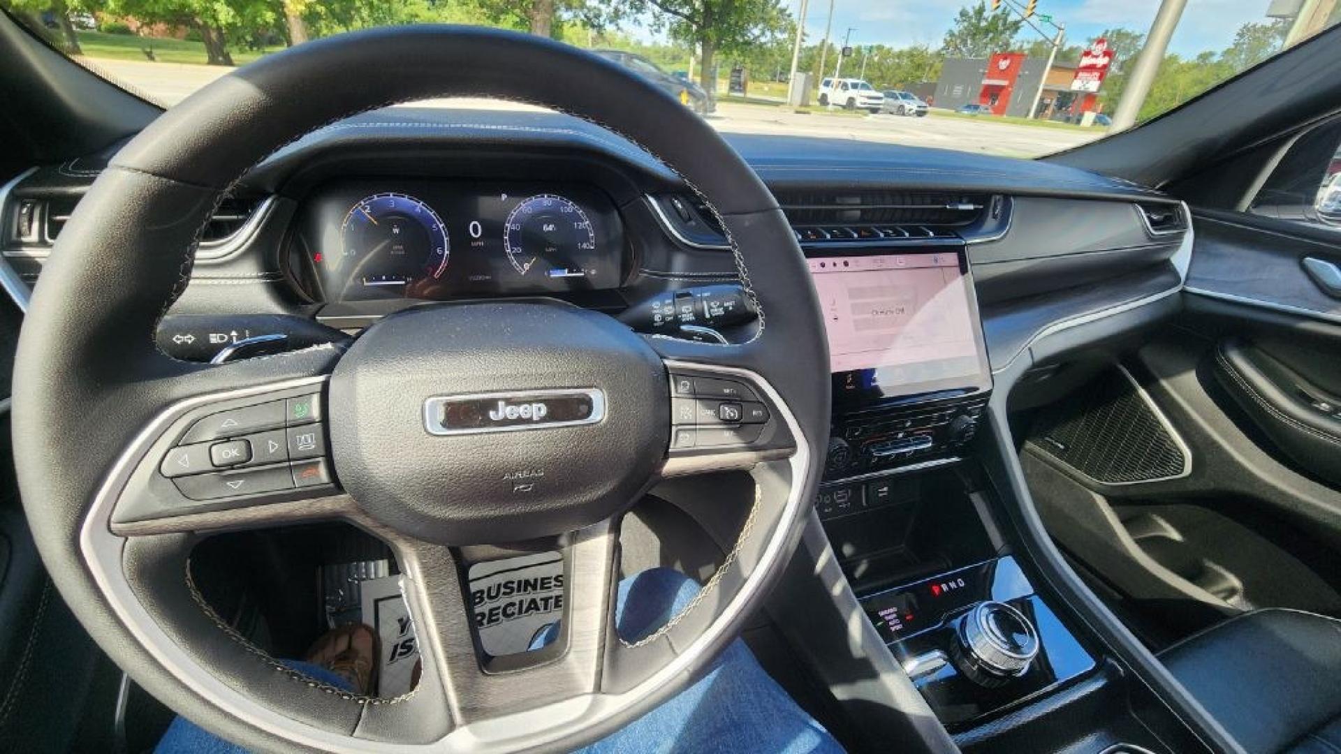 2024 WHITE JEEP GRAND CHEROKEE LIMITED - 4WD (1C4RJHBG0RC) with an 3.6L engine, Automatic transmission, located at 101 S. Halleck St., DeMotte, 46310, (219) 987-2922, 41.202343, -87.198189- Photo#8