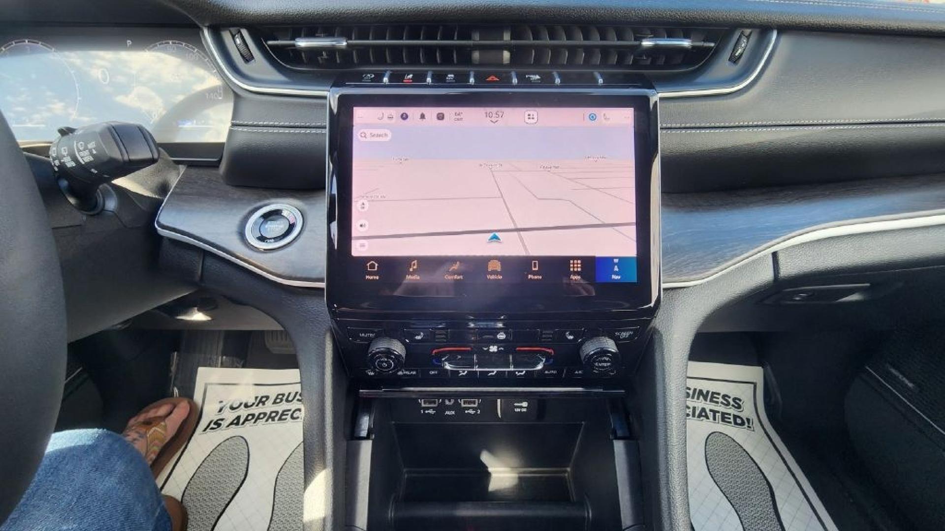 2024 WHITE JEEP GRAND CHEROKEE LIMITED - 4WD (1C4RJHBG0RC) with an 3.6L engine, Automatic transmission, located at 101 S. Halleck St., DeMotte, 46310, (219) 987-2922, 41.202343, -87.198189- Photo#12