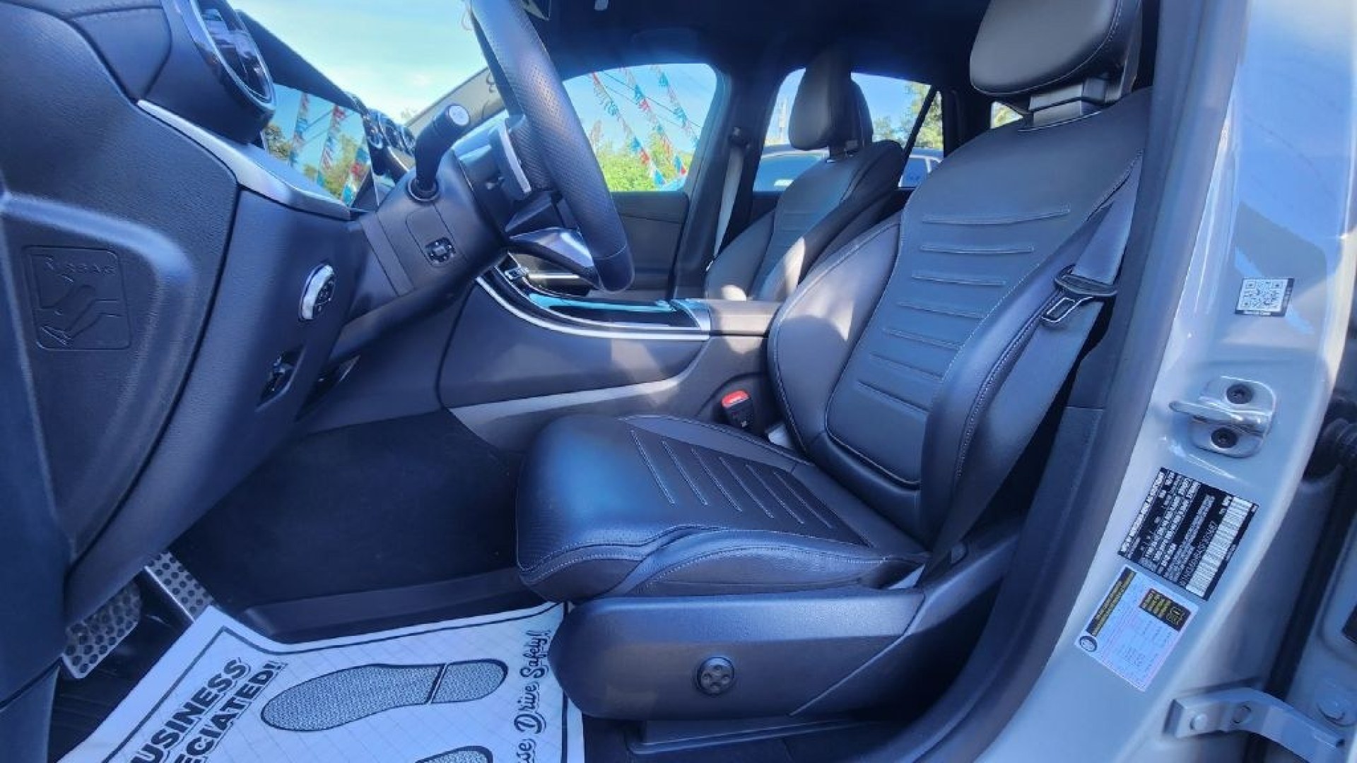 2025 GRAY MERCEDES-BENZ GLC 300 4MATIC (W1NKM4HB4SF) with an 2.0L engine, Automatic transmission, located at 101 S. Halleck St., DeMotte, 46310, (219) 987-2922, 41.202343, -87.198189- Photo#4