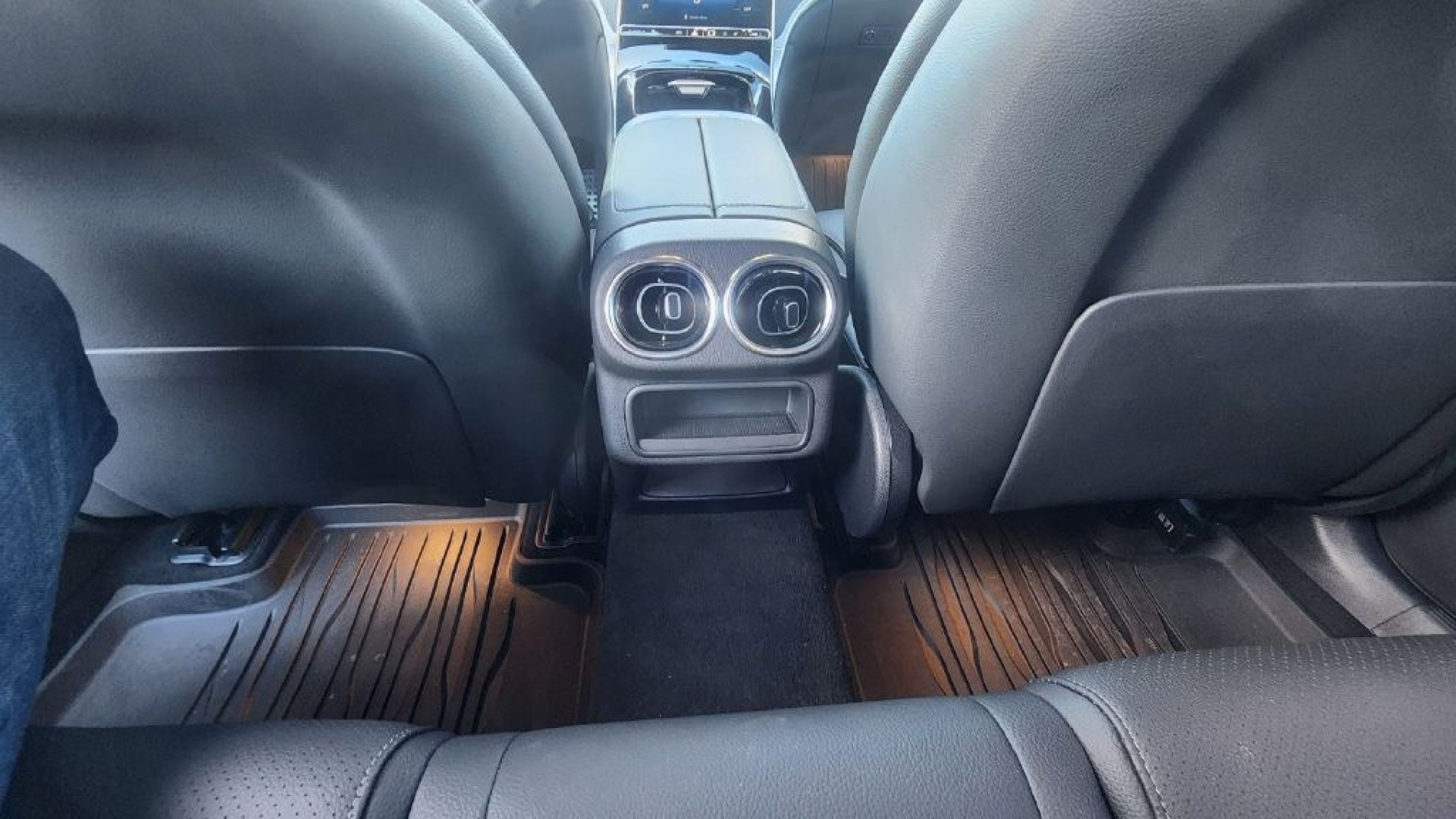 2025 GRAY MERCEDES-BENZ GLC 300 4MATIC (W1NKM4HB4SF) with an 2.0L engine, Automatic transmission, located at 101 S. Halleck St., DeMotte, 46310, (219) 987-2922, 41.202343, -87.198189- Photo#19