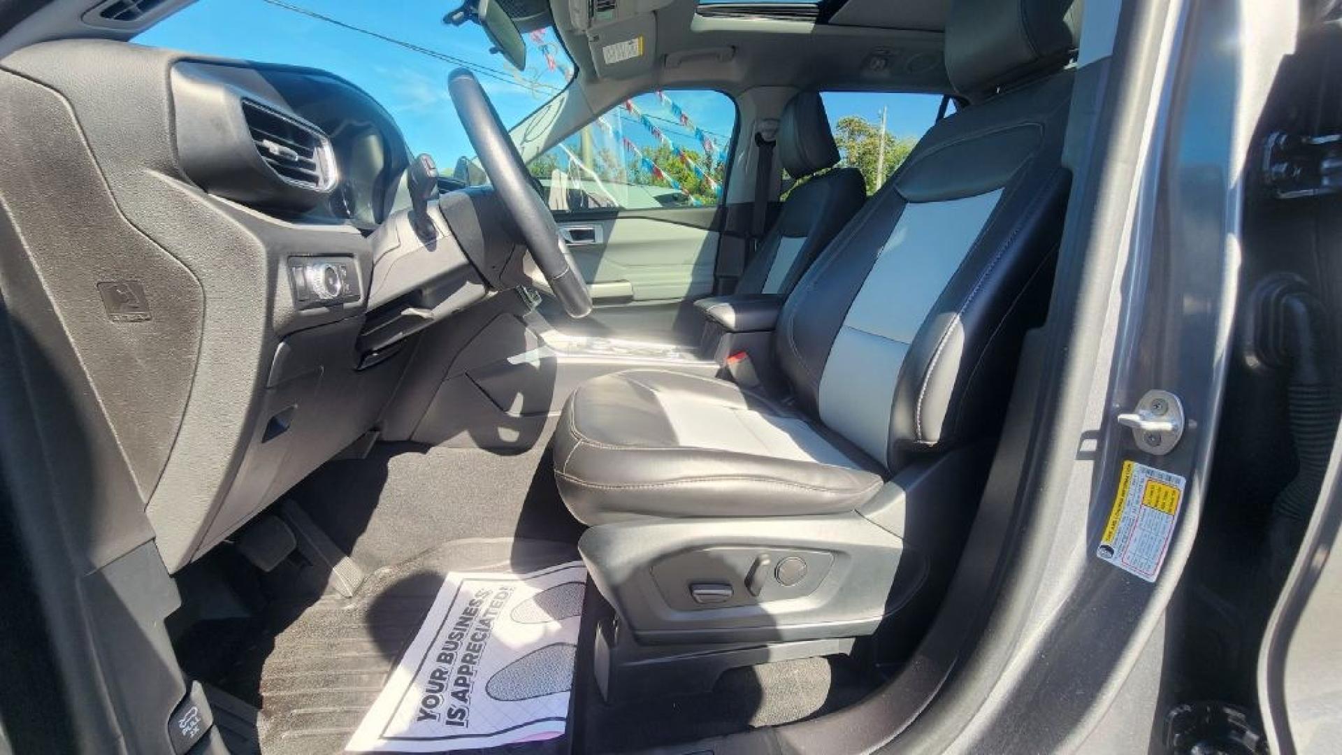 2022 GRAY FORD EXPLORER XLT (1FMSK8DH5NG) with an 2.3L engine, Automatic transmission, located at 101 S. Halleck St., DeMotte, 46310, (219) 987-2922, 41.202343, -87.198189- Photo#4