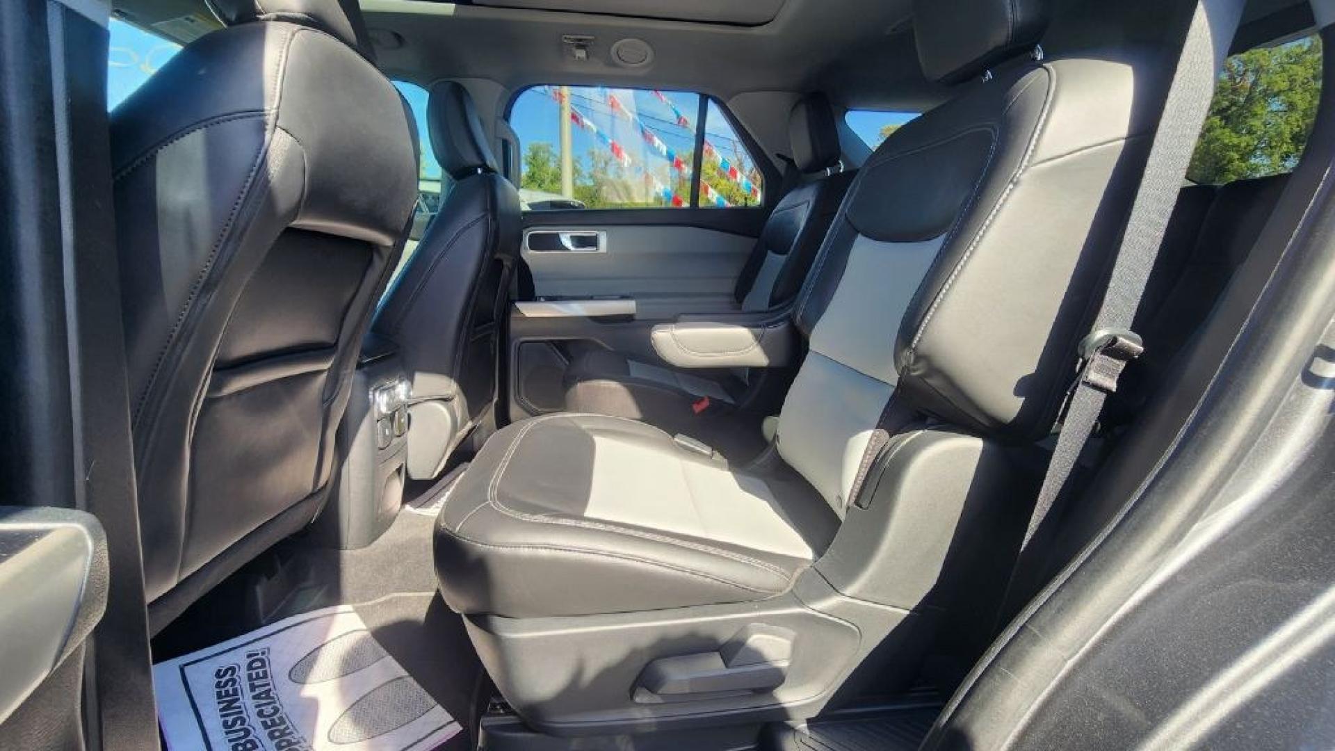 2022 GRAY FORD EXPLORER XLT (1FMSK8DH5NG) with an 2.3L engine, Automatic transmission, located at 101 S. Halleck St., DeMotte, 46310, (219) 987-2922, 41.202343, -87.198189- Photo#5