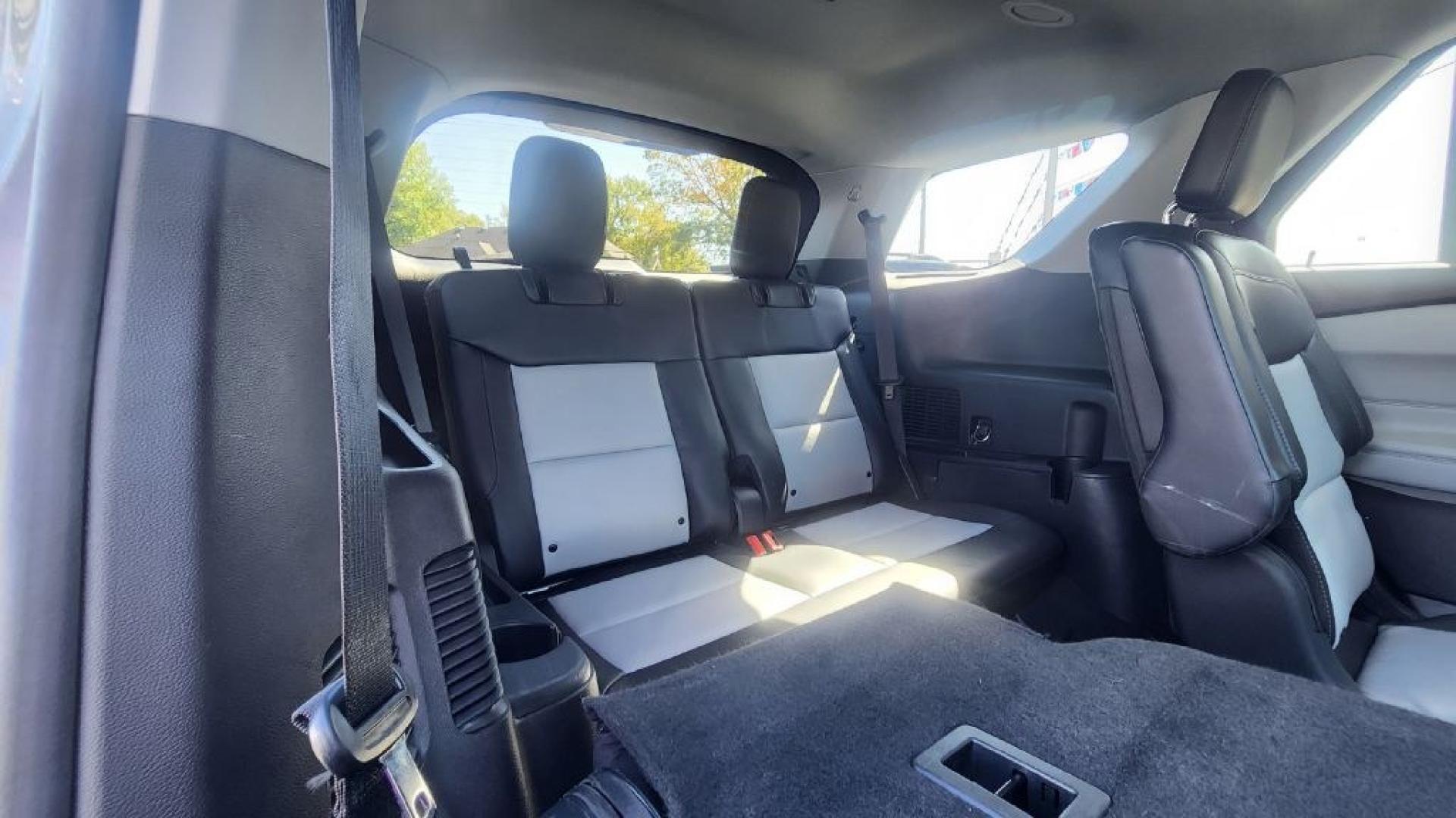 2022 GRAY FORD EXPLORER XLT (1FMSK8DH5NG) with an 2.3L engine, Automatic transmission, located at 101 S. Halleck St., DeMotte, 46310, (219) 987-2922, 41.202343, -87.198189- Photo#7