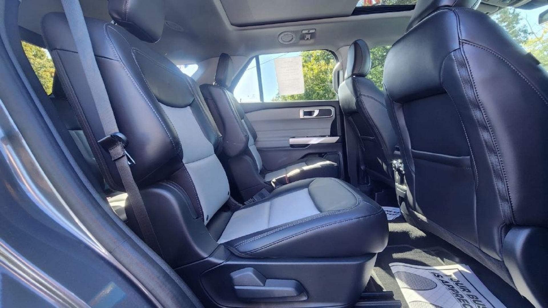 2022 GRAY FORD EXPLORER XLT (1FMSK8DH5NG) with an 2.3L engine, Automatic transmission, located at 101 S. Halleck St., DeMotte, 46310, (219) 987-2922, 41.202343, -87.198189- Photo#8