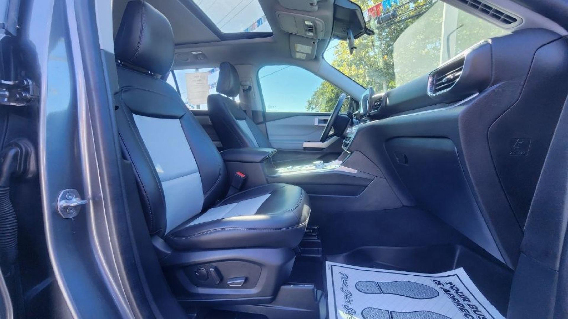 2022 GRAY FORD EXPLORER XLT (1FMSK8DH5NG) with an 2.3L engine, Automatic transmission, located at 101 S. Halleck St., DeMotte, 46310, (219) 987-2922, 41.202343, -87.198189- Photo#9