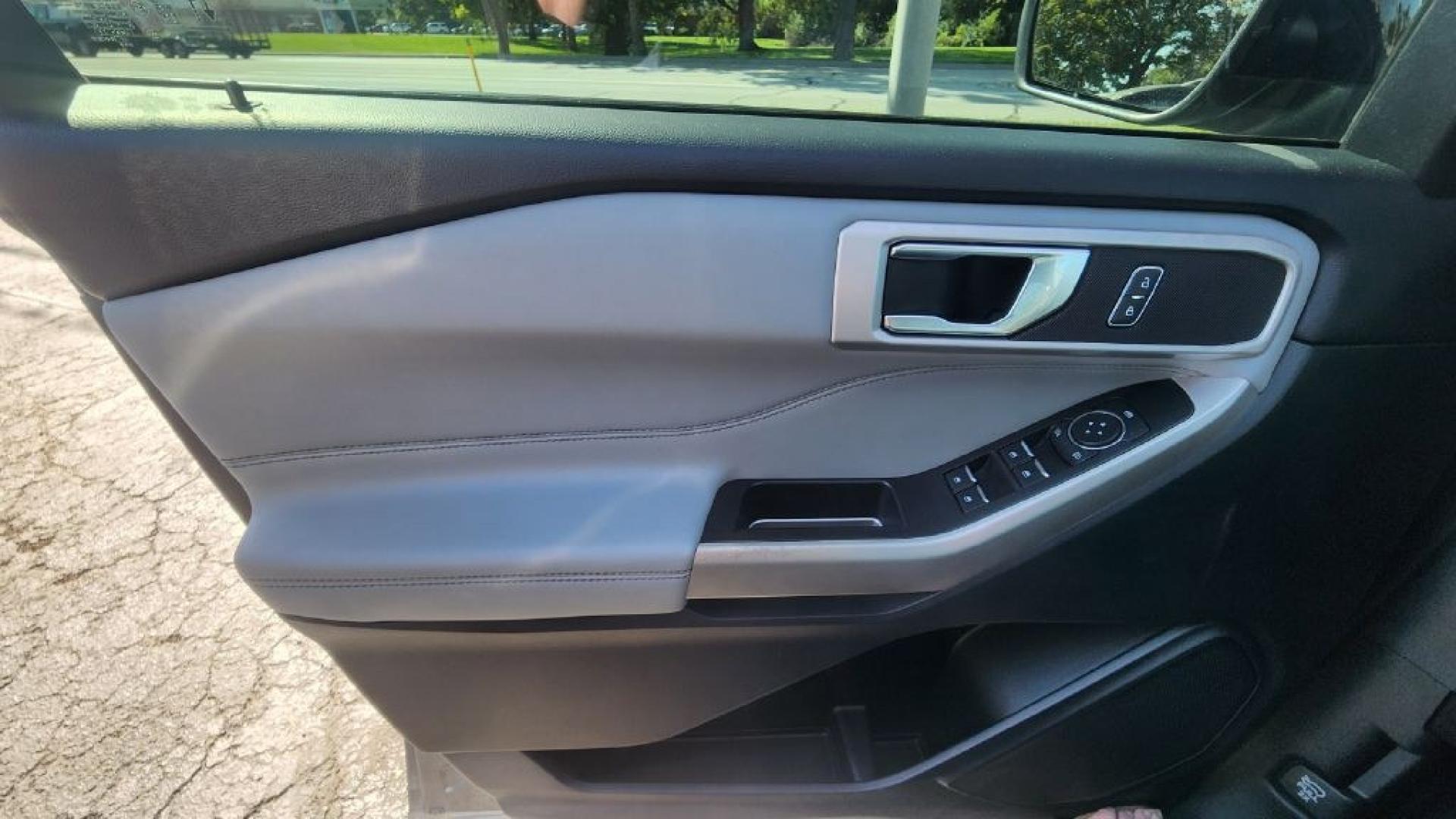 2022 GRAY FORD EXPLORER XLT (1FMSK8DH5NG) with an 2.3L engine, Automatic transmission, located at 101 S. Halleck St., DeMotte, 46310, (219) 987-2922, 41.202343, -87.198189- Photo#20
