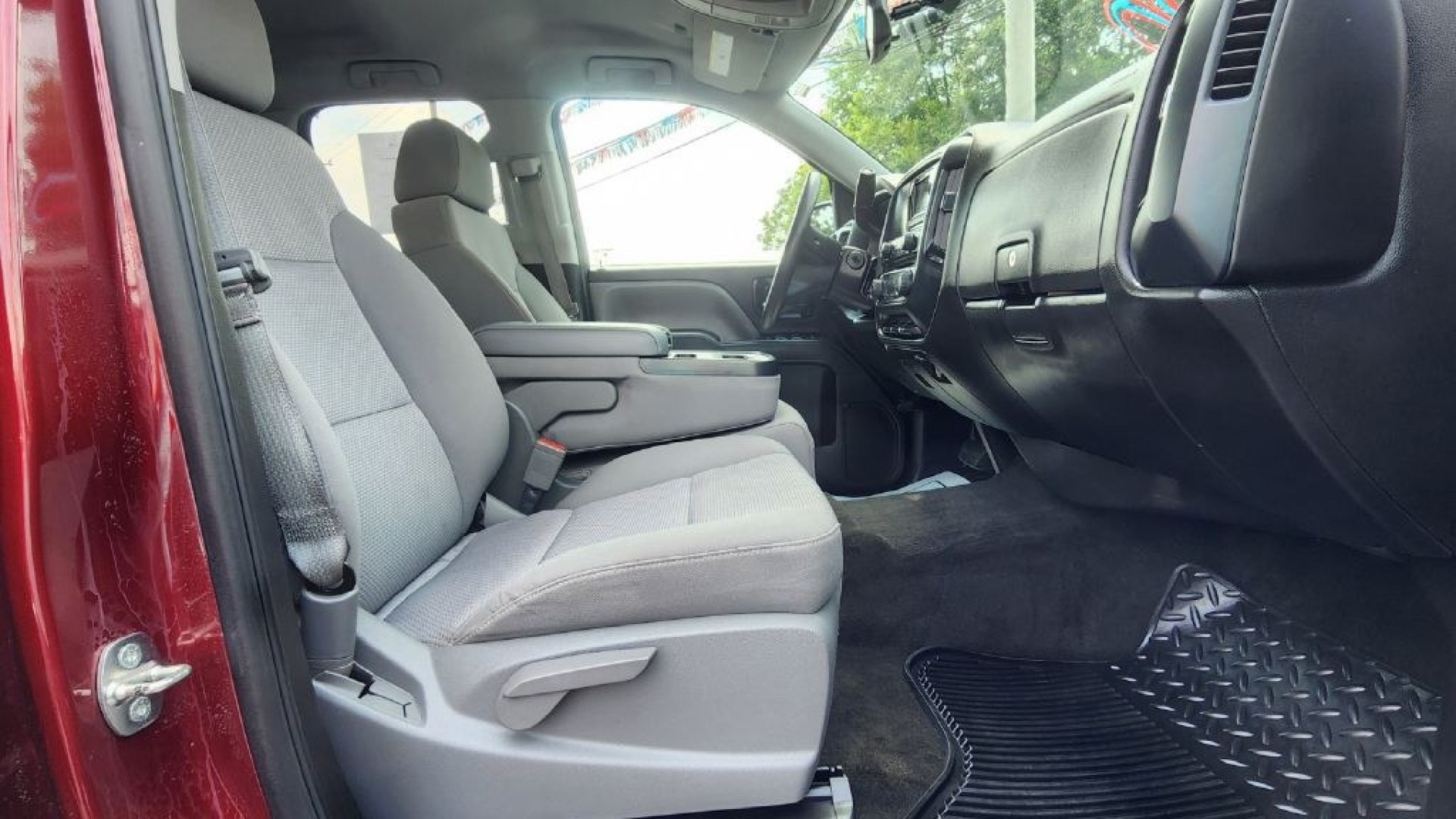2014 BURGUN /Jet Black/Dark Ash CHEVROLET SILVERADO 1500 (1GCRCPEH4EZ) with an 4.3L engine, Automatic transmission, located at 101 S. Halleck St., DeMotte, 46310, (219) 987-2922, 41.202343, -87.198189- Photo#7